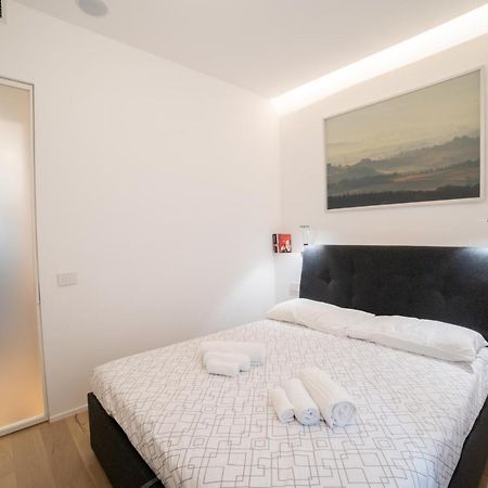 Navigli-Centro-Universita, Amazing New Apartment Milan Bagian luar foto