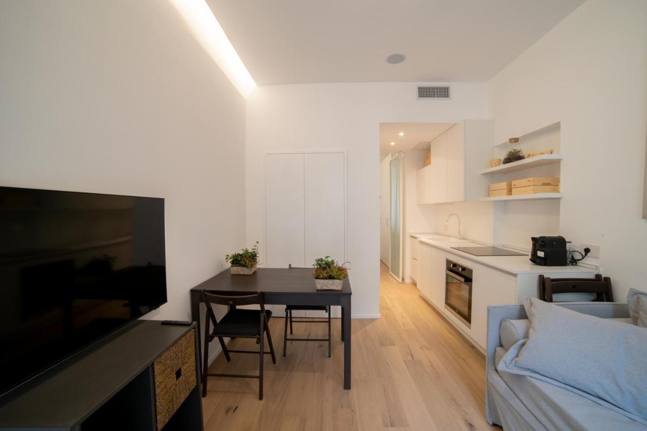 Navigli-Centro-Universita, Amazing New Apartment Milan Bagian luar foto