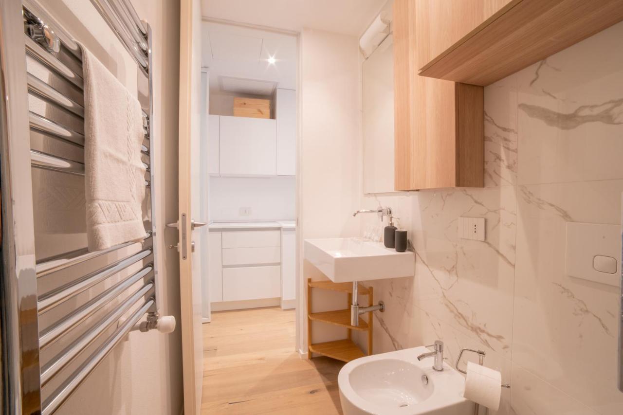 Navigli-Centro-Universita, Amazing New Apartment Milan Bagian luar foto